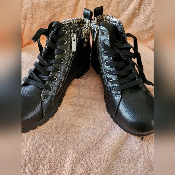 Easy Street Nico Boots, Men's size 10 Black Easy Street Boots - Picture 8 of 9